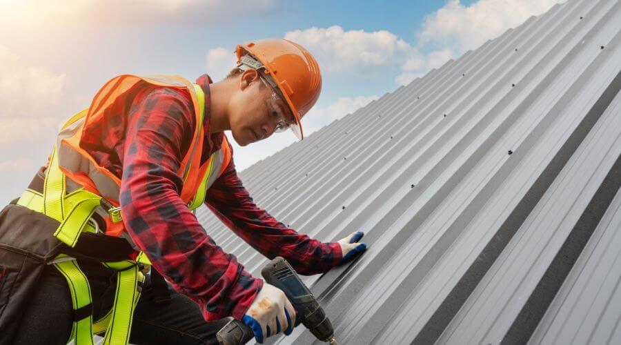 Professional gutter cleaning in Millport, AL